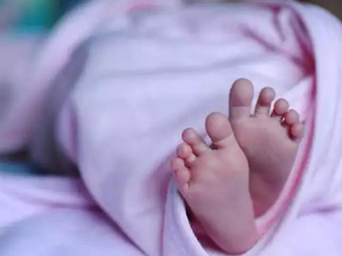 A six-month-old baby died crying, Unfortunate incident in Karad city | दुर्दैवी! रडता-रडताच चिमुकल्याचा गेला जीव, कुटुंबीयांना बसला मानसिक धक्का A six-month-old baby died crying, Unfortunate incident in Karad city | दुर्दैवी! रडता-रडताच चिमुकल्याचा गेला जीव, कुटुंबीयांना बसला मानसिक धक्का