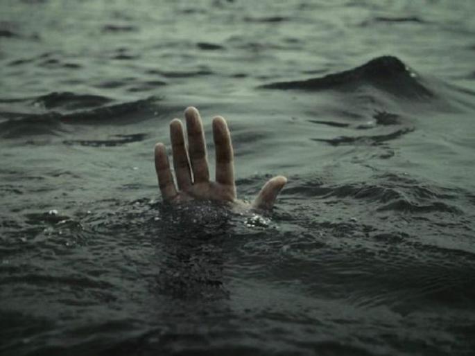 Child was drowned in nallha while playing in Nagpur | नागपुरात चिमुकला खेळता खेळता नाल्यात बुडाला Child was drowned in nallha while playing in Nagpur | नागपुरात चिमुकला खेळता खेळता नाल्यात बुडाला