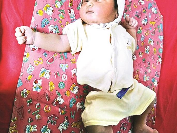 5 kg baby born in Kolhapur | कोल्हापुरात जन्मले ५ किलोचे बाळ 5 kg baby born in Kolhapur | कोल्हापुरात जन्मले ५ किलोचे बाळ