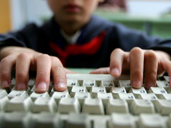 Issue of hotline number to prevent child pornography from becoming viral - Supreme Court | चाइल्ड पॉर्नोग्राफी व्हिडीओ व्हायरल होण्यापासून रोखता यावं यासाठी हॉटलाइन नंबर जारी करा - सर्वोच्च न्यायालय Issue of hotline number to prevent child pornography from becoming viral - Supreme Court | चाइल्ड पॉर्नोग्राफी व्हिडीओ व्हायरल होण्यापासून रोखता यावं यासाठी हॉटलाइन नंबर जारी करा - सर्वोच्च न्यायालय