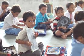 Need to change the education system | शिक्षकांचा कणा अजूनही ताठ आहे! Need to change the education system | शिक्षकांचा कणा अजूनही ताठ आहे!