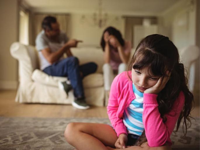 how to help children deal with parents’ divorce emotional effects of divorce on kids common mistakes divorced parents make | आईवडिलांच्या घटस्फोटामुळे मुलांचं भविष्य धोक्यात, ४ चुका- वाढतो मुलांमध्ये मानसिक ताण, कायम राहतात एकटे how to help children deal with parents’ divorce emotional effects of divorce on kids common mistakes divorced parents make | आईवडिलांच्या घटस्फोटामुळे मुलांचं भविष्य धोक्यात, ४ चुका- वाढतो मुलांमध्ये मानसिक ताण, कायम राहतात एकटे
