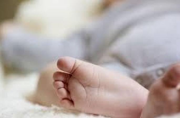Child death by drowned in a bucket of water | पाण्याच्या बादलीमध्ये बुडून चिमुकलीचा मृत्यू Child death by drowned in a bucket of water | पाण्याच्या बादलीमध्ये बुडून चिमुकलीचा मृत्यू