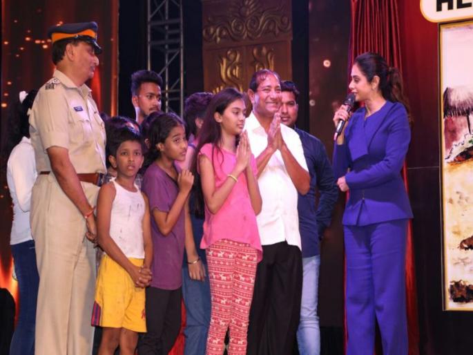 Free Roti-bhaji food service to versovas children welfare students | वर्सोव्याच्या चिल्ड्रन वेल्फेअर शाळेची मोफत रोटी भाजी योजना, अभिनेत्री श्रीदेवीने केलं उद्घाटन Free Roti-bhaji food service to versovas children welfare students | वर्सोव्याच्या चिल्ड्रन वेल्फेअर शाळेची मोफत रोटी भाजी योजना, अभिनेत्री श्रीदेवीने केलं उद्घाटन