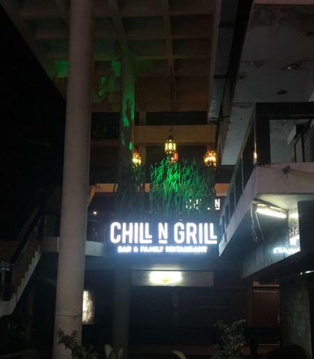 Raid on Chill N Grill in Nagpur: Employees selling beer before bar! | नागपुरातील चील एन ग्रीलवर छापा : बारपुढे बीअर विकत होते कर्मचारी!