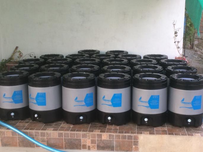 Take action on the chill water vendors from the canne | कॅनमधून थंड पाणी विकणाऱ्यांवर कारवाई करा Take action on the chill water vendors from the canne | कॅनमधून थंड पाणी विकणाऱ्यांवर कारवाई करा