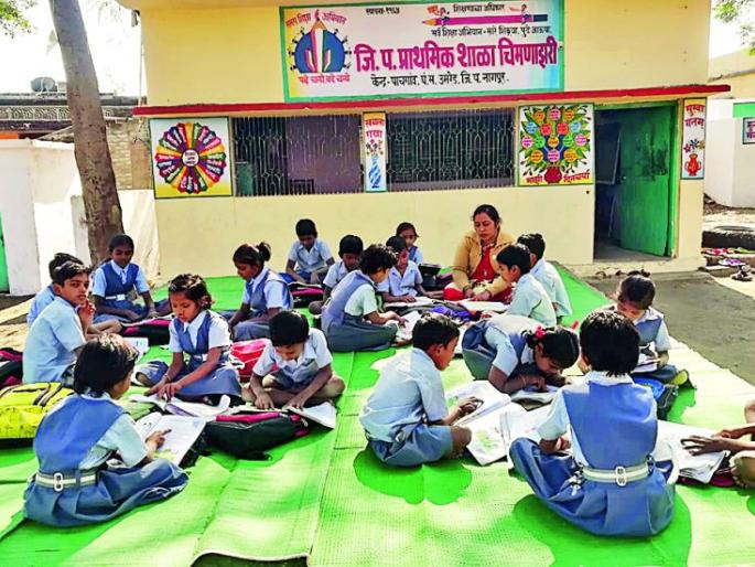 Room one and classes 1 to 5: Since 4 years the school works open place | खोली एक आणि वर्ग १ ते ५ : चार वर्षांपासून उघड्यावर भरते शाळा