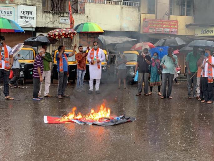 Elgar of MNS in Khed against China, Holi of national flag | चीन विरोधात खेडमध्ये मनसेचा एल्गार, राष्ट्रध्वजाची केली होळी Elgar of MNS in Khed against China, Holi of national flag | चीन विरोधात खेडमध्ये मनसेचा एल्गार, राष्ट्रध्वजाची केली होळी