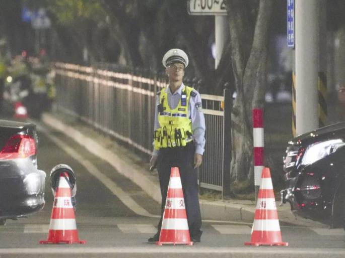 A terrible accident in China Car crushes people outside sports center, 35 dead on the spot | चीनमध्ये भीषण अपघात! क्रीडा केंद्राबाहेर कारने लोकांना चिरडले, ३५ जणांचा जागीच मृत्यू A terrible accident in China Car crushes people outside sports center, 35 dead on the spot | चीनमध्ये भीषण अपघात! क्रीडा केंद्राबाहेर कारने लोकांना चिरडले, ३५ जणांचा जागीच मृत्यू