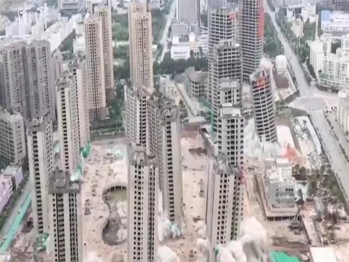 China News, 15 tall buildings demolished at a time in china, video goes viral | 15 गगनचुंबी इमारतींना स्फोटकं लावून उडवलं, सोशल मीडियावर व्हिडिओ व्हायरल