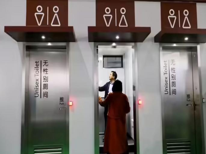 Smoker's game The toilet door will become transparent as soon as you smoke; if you let out smoke, everyone will see | धूम्रपान करणाऱ्यांचा 'गेम'! सिगारेट ओढताच टॉयलेटचा दरवाजा होणार ट्रान्सपरंट; धूर सोडला तर सर्वांना दिसणार! Smoker's game The toilet door will become transparent as soon as you smoke; if you let out smoke, everyone will see | धूम्रपान करणाऱ्यांचा 'गेम'! सिगारेट ओढताच टॉयलेटचा दरवाजा होणार ट्रान्सपरंट; धूर सोडला तर सर्वांना दिसणार!