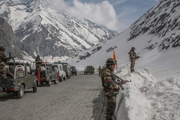 India China Face Off china released 10 Indian soldiers after tough negotiations | India China Face Off: कठोर वाटाघाटीनंतर चीनकडून १० भारतीय जवानांची सुटका India China Face Off china released 10 Indian soldiers after tough negotiations | India China Face Off: कठोर वाटाघाटीनंतर चीनकडून १० भारतीय जवानांची सुटका