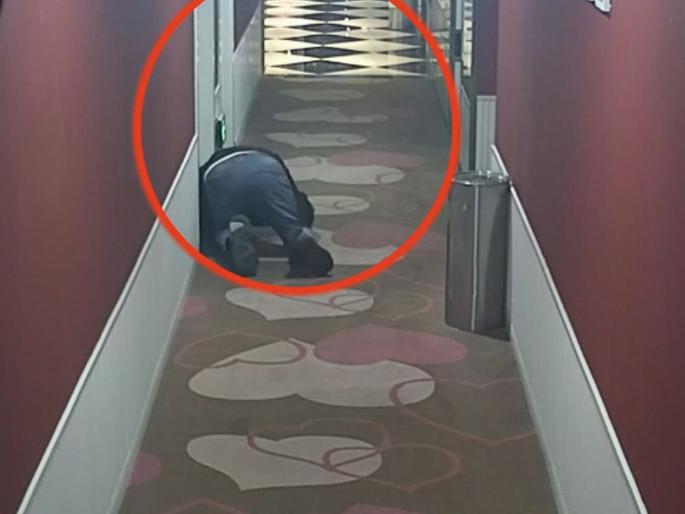 Man Crawls On Hotel Floor To Record Sounds Of Couples 'Doing It' In Their Rooms watch video | रात्रीस खेळ चाले! रूमबाहेर थांबून कपल्सचे 'ते' आवाज ऐकणारा व्यक्ती हॉटेलच्या सीसीटीव्हीत कैद! Man Crawls On Hotel Floor To Record Sounds Of Couples 'Doing It' In Their Rooms watch video | रात्रीस खेळ चाले! रूमबाहेर थांबून कपल्सचे 'ते' आवाज ऐकणारा व्यक्ती हॉटेलच्या सीसीटीव्हीत कैद!