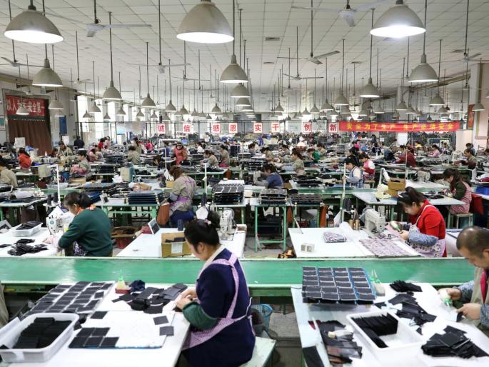 many companies likely to shift their manufacturing units to india from china | CoronaVirus: चीनची 'ती' ओळख पुसली जाणार?; लवकरच भारताला बंपर फायदा होणार many companies likely to shift their manufacturing units to india from china | CoronaVirus: चीनची 'ती' ओळख पुसली जाणार?; लवकरच भारताला बंपर फायदा होणार