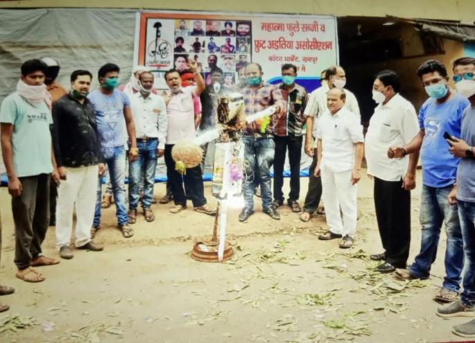 Holi of Chinese goods at Mahatma Phule Market | महात्मा फुले मार्केटमध्ये चिनी वस्तूंची होळी Holi of Chinese goods at Mahatma Phule Market | महात्मा फुले मार्केटमध्ये चिनी वस्तूंची होळी