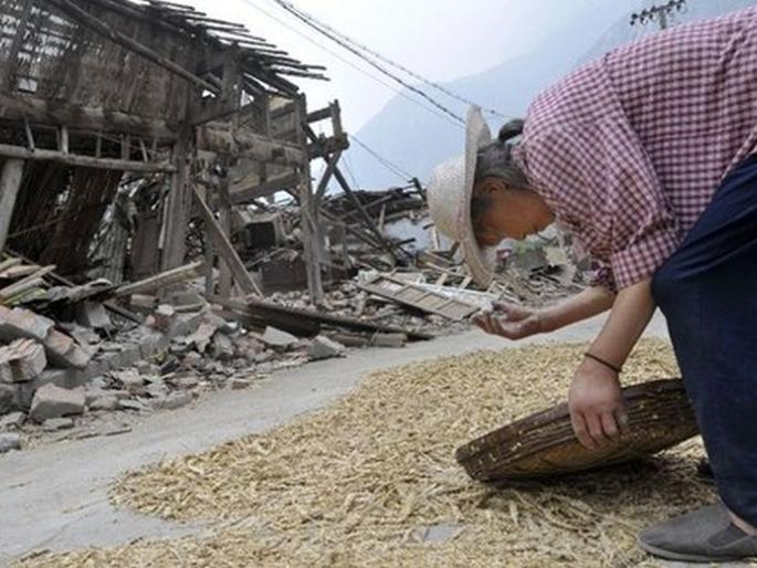 Up to 100 feared dead, thousands injured in China quake: govt | चीनला जोरदार भूकंपाचा धक्का, 100 लोकांचा मृत्यू झाल्याची भीती Up to 100 feared dead, thousands injured in China quake: govt | चीनला जोरदार भूकंपाचा धक्का, 100 लोकांचा मृत्यू झाल्याची भीती