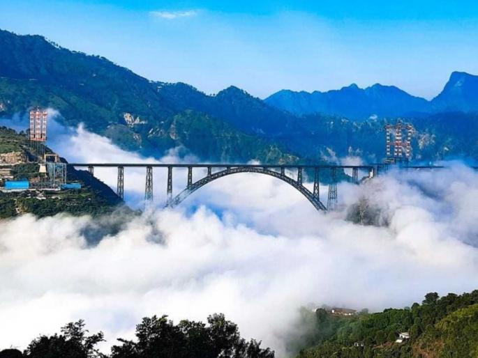 Experience the beauty of paradise on earth from Kashmir Railway; Everyone will be happy to see the various forms of nature | काश्मीर रेल्वेतून अनुभवा पृथ्वीवरील नंदनवनाचे सौंदर्य; विविध रूपे पाहून सर्वांना होईल आनंद Experience the beauty of paradise on earth from Kashmir Railway; Everyone will be happy to see the various forms of nature | काश्मीर रेल्वेतून अनुभवा पृथ्वीवरील नंदनवनाचे सौंदर्य; विविध रूपे पाहून सर्वांना होईल आनंद