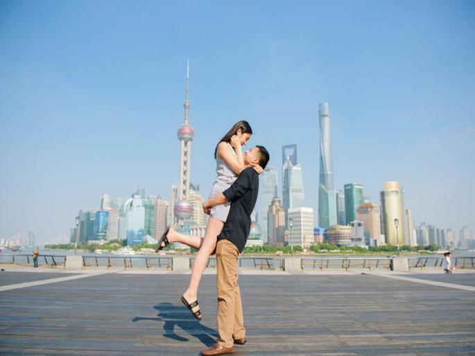 Take a month's paid leave, go on a honeymoon; China's struggle to have children | महिनाभर पगारी रजा घ्या, हनिमूनला जा; मुलं जन्माला घालावीत म्हणून चीनचा आटापिटा Take a month's paid leave, go on a honeymoon; China's struggle to have children | महिनाभर पगारी रजा घ्या, हनिमूनला जा; मुलं जन्माला घालावीत म्हणून चीनचा आटापिटा