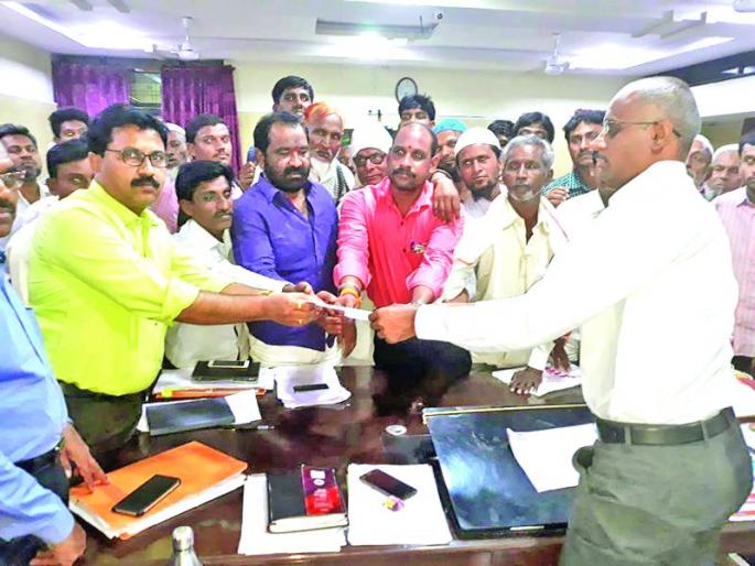 Akola: Finally 400 irrigation well beneficiaries got justice | अकोला : अखेर ४०० सिंचन विहीर लाभार्थींना मिळाला न्याय Akola: Finally 400 irrigation well beneficiaries got justice | अकोला : अखेर ४०० सिंचन विहीर लाभार्थींना मिळाला न्याय