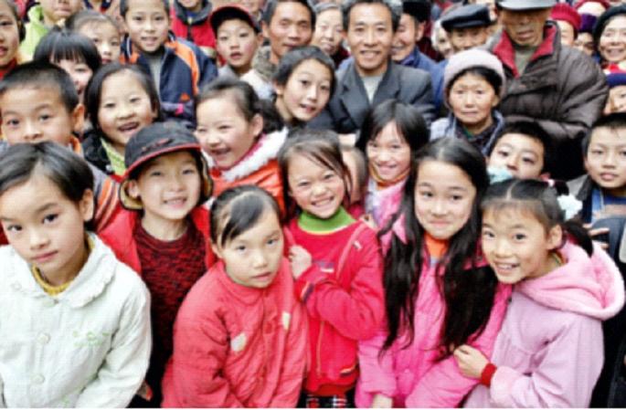 China is not old, Havit has three children; Why her | चीनला वृद्ध नकोत, हवीत तीन मुले; ती का? China is not old, Havit has three children; Why her | चीनला वृद्ध नकोत, हवीत तीन मुले; ती का?
