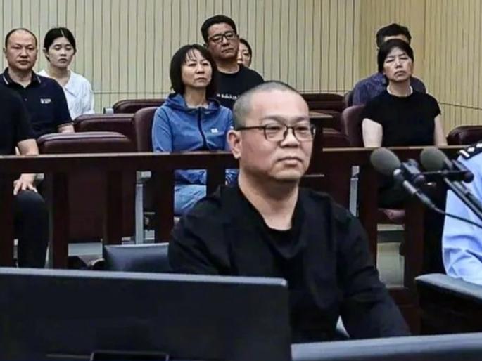 'No forgiveness' for corrupt people! Chinese banker sentenced to death for corruption | कोट्यवधी रुपयांची अफरातफर; भ्रष्टाचार केला म्हणून चीनच्या बँकरला मृत्युदंड