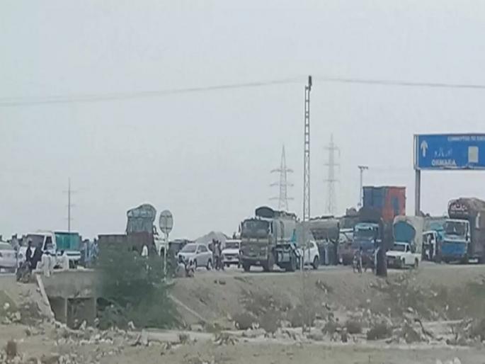 Chinese engineers' convoy attacked in Pakistan's Balochistan, 2 terrorists killed | बलुचिस्तानमध्ये चिनी अभियंत्यांच्या ताफ्यावर हल्ला; 13 जणांचा मृत्यू, बीएलएने स्वीकारली हल्ल्याची जबाबदारी Chinese engineers' convoy attacked in Pakistan's Balochistan, 2 terrorists killed | बलुचिस्तानमध्ये चिनी अभियंत्यांच्या ताफ्यावर हल्ला; 13 जणांचा मृत्यू, बीएलएने स्वीकारली हल्ल्याची जबाबदारी