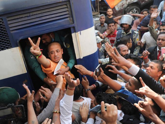 Bangladesh government does not want to release Chinmay Das, lawyers make a big claim | बांगलादेश सरकार चिन्मय दास यांना सोडू इच्छित नाही, वकिलांनी केला मोठा दावा