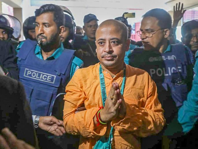 Court refuses to grant bail to Chinmay Das | चिन्मय दास यांना जामीन देण्यास कोर्टाचा नकार Court refuses to grant bail to Chinmay Das | चिन्मय दास यांना जामीन देण्यास कोर्टाचा नकार