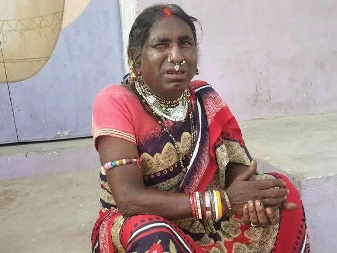 Why this man living as a woman for 30 years in Uttar Pradesh | ...म्हणून ३० वर्षांपासून महिलेच्या वेशात राहते 'ही' व्यक्ती, कारण वाचून व्हाल अवाक् Why this man living as a woman for 30 years in Uttar Pradesh | ...म्हणून ३० वर्षांपासून महिलेच्या वेशात राहते 'ही' व्यक्ती, कारण वाचून व्हाल अवाक्