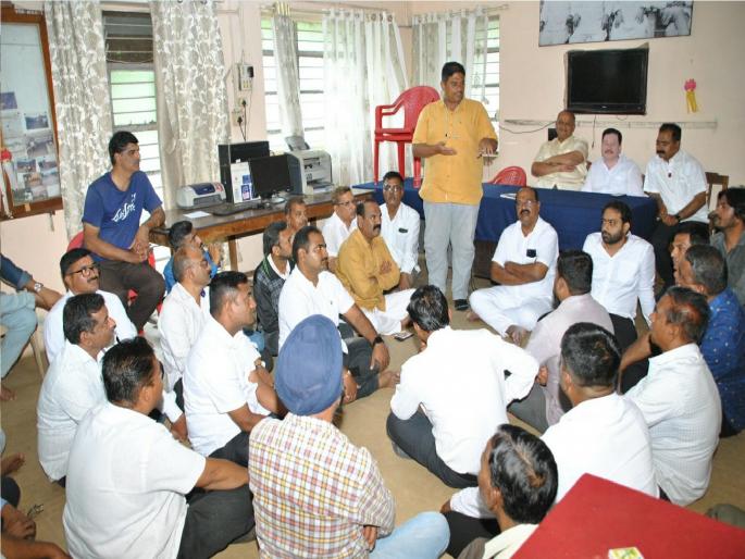 Railways will stop for Chintamaninagar bridge in Sangli | सांगलीतील चिंतामणीनगरच्या पुलासाठी रेल्वे रोखणार, नागरिकांच्या बैठकीत निर्णय Railways will stop for Chintamaninagar bridge in Sangli | सांगलीतील चिंतामणीनगरच्या पुलासाठी रेल्वे रोखणार, नागरिकांच्या बैठकीत निर्णय