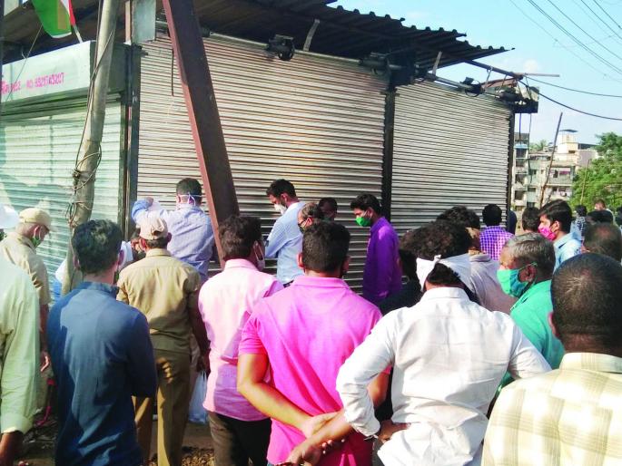 Seal 8 unauthorized boxes in Chiplun | चिपळुणातील ८ अनधिकृत खोक्यांना सील Seal 8 unauthorized boxes in Chiplun | चिपळुणातील ८ अनधिकृत खोक्यांना सील