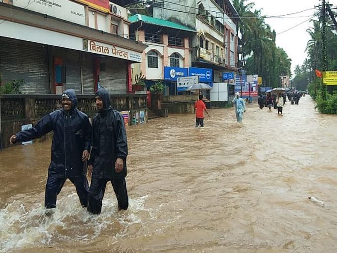 How will government handle the distribution of financial aid to flood affected people | आर्थिक मदत वाटपाचे शिवधनुष्य सरकार कसे पेलणार? How will government handle the distribution of financial aid to flood affected people | आर्थिक मदत वाटपाचे शिवधनुष्य सरकार कसे पेलणार?