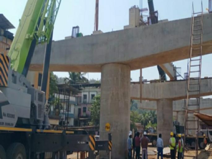 Efforts to complete the work of the flyover at Chiplun on the Mumbai Goa National Highway before January 2026 | चिपळुणातील उड्डाणपुलासाठी जानेवारी २०२६चा मुहूर्त!, गर्डर चढविण्याचे काम युद्धपातळीवर Efforts to complete the work of the flyover at Chiplun on the Mumbai Goa National Highway before January 2026 | चिपळुणातील उड्डाणपुलासाठी जानेवारी २०२६चा मुहूर्त!, गर्डर चढविण्याचे काम युद्धपातळीवर
