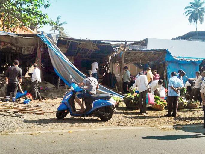 Action taken by Chiplun Nagar Parishad, breathed through breathing through streets due to 'removal of encroachment' | ‘अतिक्रमण हटाव’मुळे रस्त्यांनी घेतला मोकळा श्वास, चिपळूण नगर परिषदेकडून कारवाई Action taken by Chiplun Nagar Parishad, breathed through breathing through streets due to 'removal of encroachment' | ‘अतिक्रमण हटाव’मुळे रस्त्यांनी घेतला मोकळा श्वास, चिपळूण नगर परिषदेकडून कारवाई