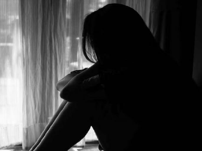 A young woman was sexually assaulted on the pretext of marriage in Chiplun Young man booked under POCSO for atrocity | लग्नाचे आमिष दाखवून तरुणीचे लैंगिक शोषण केले अन् दुसरीशीच लग्न उरकले; रत्नागिरीतील तरुणावर पोक्सोसह ॲट्रॉसिटीचा गुन्हा A young woman was sexually assaulted on the pretext of marriage in Chiplun Young man booked under POCSO for atrocity | लग्नाचे आमिष दाखवून तरुणीचे लैंगिक शोषण केले अन् दुसरीशीच लग्न उरकले; रत्नागिरीतील तरुणावर पोक्सोसह ॲट्रॉसिटीचा गुन्हा