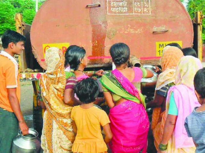 Water supply to 6 villages and 8 wadis in Chiplun taluka through 2 private tankers | चिपळुणात पाणी पुरवठ्यासाठी दोन टँकरवर मदार, उन्हाची दाहकता वाढली Water supply to 6 villages and 8 wadis in Chiplun taluka through 2 private tankers | चिपळुणात पाणी पुरवठ्यासाठी दोन टँकरवर मदार, उन्हाची दाहकता वाढली
