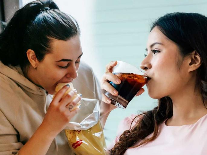addiction to chips and soft drinks as dangerous as tobacco study sparks concern | तंबाखूसारखंच घातक आहे चिप्स आणि कोल्ड ड्रिंकचं व्यसन; रिसर्चमधून धडकी भरवणारा खुलासा addiction to chips and soft drinks as dangerous as tobacco study sparks concern | तंबाखूसारखंच घातक आहे चिप्स आणि कोल्ड ड्रिंकचं व्यसन; रिसर्चमधून धडकी भरवणारा खुलासा