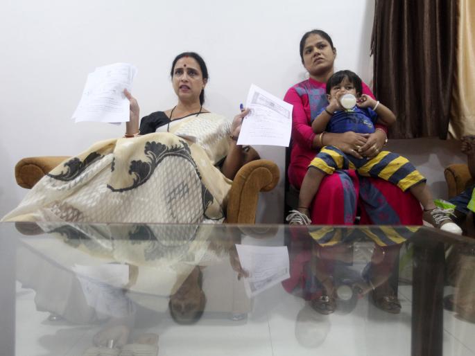 Nationalist Women's Congress demand action against Shivsena corporator | कळव्यातील शिवसेना नगरसेवकावर कारवाईसाठी राष्ट्रवादी महिला काँग्रेस आक्रमक Nationalist Women's Congress demand action against Shivsena corporator | कळव्यातील शिवसेना नगरसेवकावर कारवाईसाठी राष्ट्रवादी महिला काँग्रेस आक्रमक