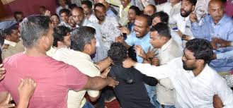 Milind Ashtekar's membership canceled; | मिलिंद अष्टेकर यांचे सभासदत्व रद्द, चित्रपट महामंडळ सभेतील गोंधळाचे कारण Milind Ashtekar's membership canceled; | मिलिंद अष्टेकर यांचे सभासदत्व रद्द, चित्रपट महामंडळ सभेतील गोंधळाचे कारण