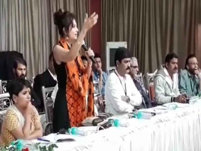 To appoint an administrator to the Film Corporation ?; The sword of disbelief hangs over the President again | चित्रपट महामंडळावर प्रशासक नेमणार?; अध्यक्षांवर पुन्हा अविश्वासाची टांगती तलवार To appoint an administrator to the Film Corporation ?; The sword of disbelief hangs over the President again | चित्रपट महामंडळावर प्रशासक नेमणार?; अध्यक्षांवर पुन्हा अविश्वासाची टांगती तलवार