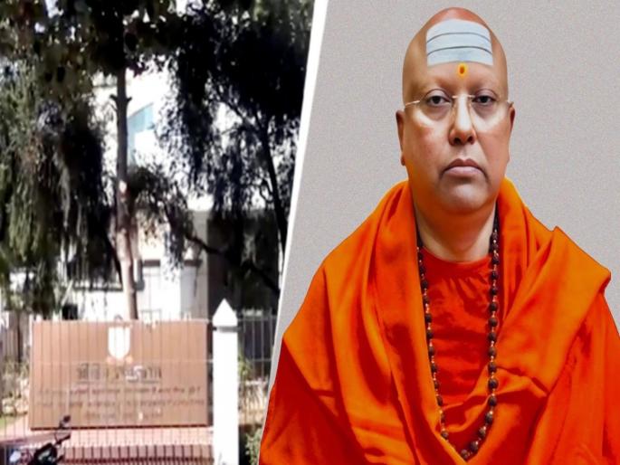 17 girls file sexual harassment complaint against Chaitanyananda Saraswati alias Partha Sarathi from Delhi | "माझ्या बेडरुममध्ये ये, तुला परदेशात फिरायला घेऊन जातो"; स्वयंघोषित बाबानं केला १७ मुलींचा छळ