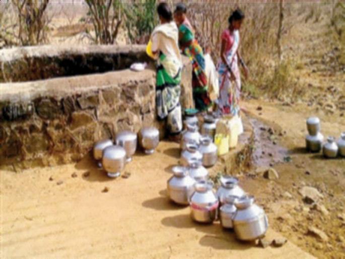 Water shortage in Karjat due to lack of new scheme | नवीन योजना नसल्याने कर्जतमध्ये पाणीबाणी Water shortage in Karjat due to lack of new scheme | नवीन योजना नसल्याने कर्जतमध्ये पाणीबाणी