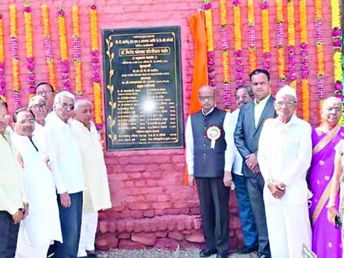 Inauguration of 'Plant Growth' in the Fort | चाळीसगावात ‘वनस्पती उद्याना’चे उद्घाटन Inauguration of 'Plant Growth' in the Fort | चाळीसगावात ‘वनस्पती उद्याना’चे उद्घाटन