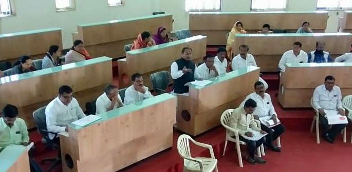 Chalisgaon Municipal Corporation's balance budget presented | चाळीसगाव पालिकेचा शिलकी अर्थसंकल्प सादर Chalisgaon Municipal Corporation's balance budget presented | चाळीसगाव पालिकेचा शिलकी अर्थसंकल्प सादर