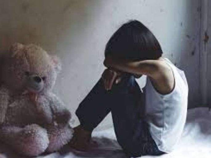 Chimukali tortured by his father in mumbai | वडिलांकडून चिमुकलीवर अत्याचार Chimukali tortured by his father in mumbai | वडिलांकडून चिमुकलीवर अत्याचार