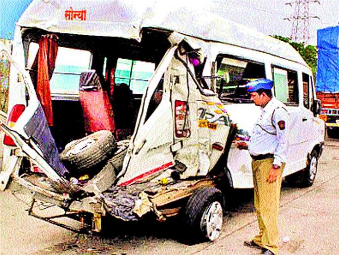 Traffic rules should be regulated along with awareness! | वाहतूक नियम जनजागृतीसोबत नियमसक्तीही हवी! Traffic rules should be regulated along with awareness! | वाहतूक नियम जनजागृतीसोबत नियमसक्तीही हवी!