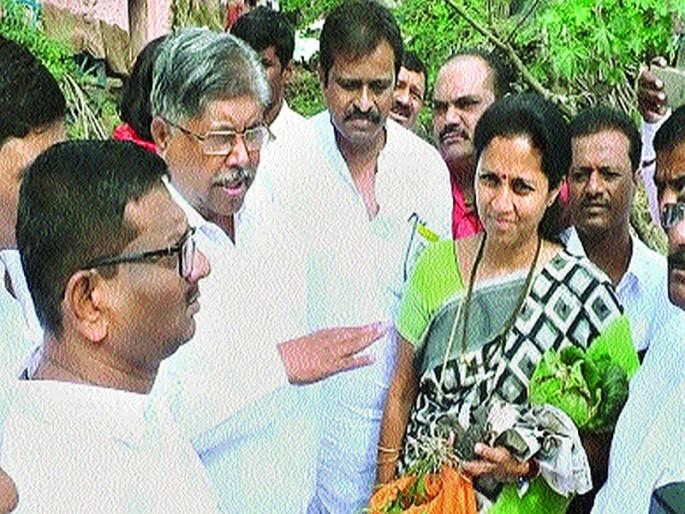 Supriya Sule stopped by Chandrakant Patil | सुप्रिया सुळेंनी अडवला चंद्रकांत पाटलांचा ताफा Supriya Sule stopped by Chandrakant Patil | सुप्रिया सुळेंनी अडवला चंद्रकांत पाटलांचा ताफा