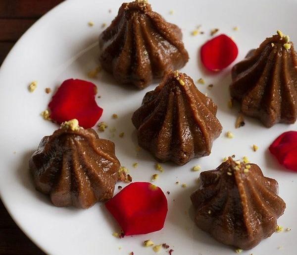 Modakala chocolate, sweet of dried fruits | मोदकाला चॉकलेट, ड्रायफ्रुट्सची गोडी