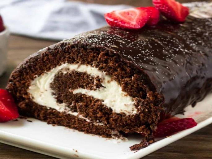 Valentine Day special receipe chocolate swiss roll for your partner | Valentine Day : पार्टनरसाठी स्वतः तयार करा चॉकलेट स्विस रोल!