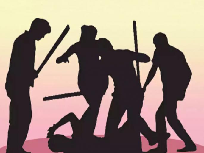 Prasad was given to a woman who was taking a bath who was watching 'quietly' | अंघोळ करणाऱ्या महिलेला ‘चुपचुपके’ न्याहाळणाऱ्यास दिला प्रसाद Prasad was given to a woman who was taking a bath who was watching 'quietly' | अंघोळ करणाऱ्या महिलेला ‘चुपचुपके’ न्याहाळणाऱ्यास दिला प्रसाद